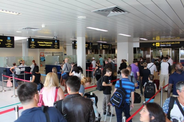 Pe aeroportul Henri Coandă, zborurile au întârzieri de aproximativ două ore 