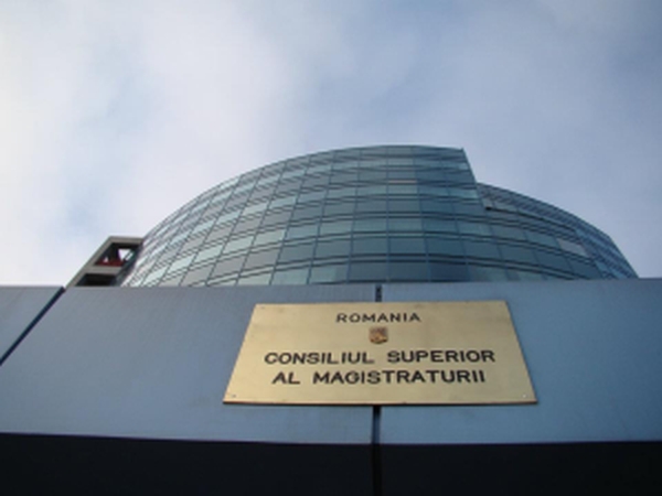 CSM solicită instituţiilor judiciare care au încheiat protocoale de cooperare cu serviciile de informaţii să le declasifice