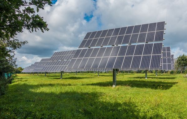 Capacităţile de producţie a energiei regenerabile pe plan mondial au ajuns la 2.179 GW