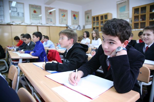 Elevii şi prescolarii se întorc la şcoală astăzi, după vacanţa de primăvară 