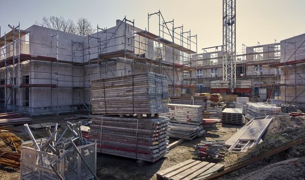 Sectorul construcţiilor a crescut în februarie cu 10,7%