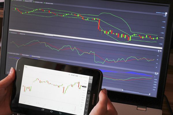 Wall Street a deschis în scădere