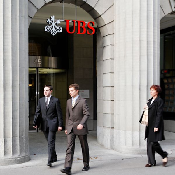 Profit peste aşteptări pentru UBS, datorită veniturilor din investment banking