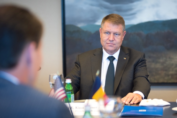 Iohannis, încântat de vizita la Aerostar