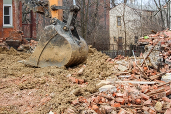 Au început demolările la Domneşti