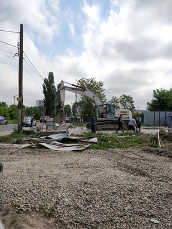 Demolările imobilelor din zona Pasajului Domneşti, continuă