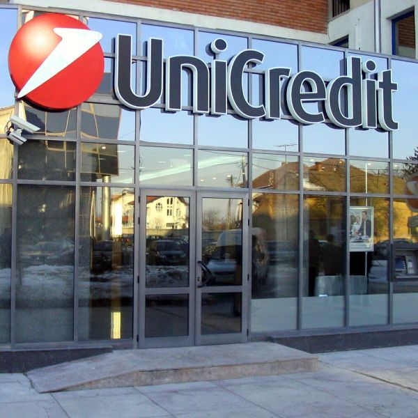 "UniCredit", în parteneriate cu "Allianz" şi "Generali"