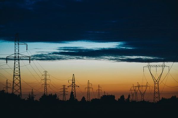 Preţul electricităţii va scădea cu 3,5%