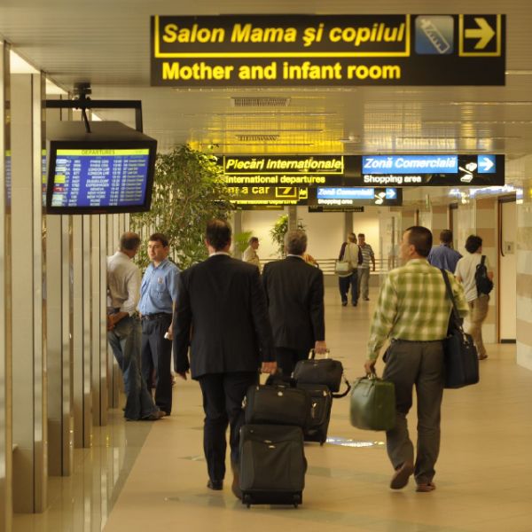 Numărul pasagerilor care au tranzitat aeroporturile din Bucureşti a crescut cu 7%