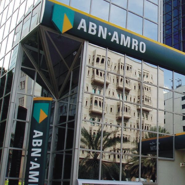 ABN taie 250 de posturi la divizia corporate & institutional banking