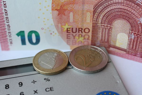 Euro a fost cotat la 4,6590 lei