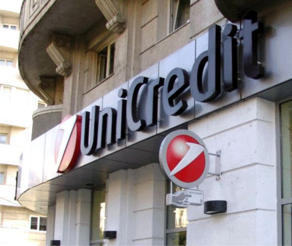 Reapar speculaţiile privind o fuziune UniCredit - Societe Generale