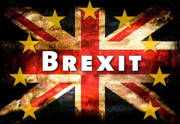 Analişti: Probabilitatea unui Brexit se menţine la 25%