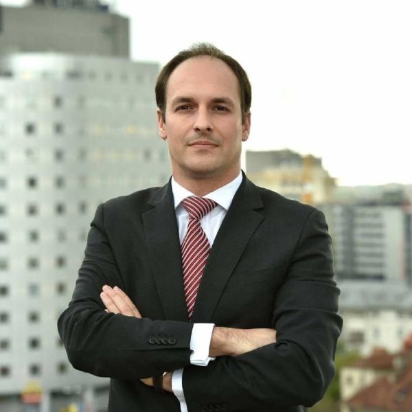 Johan Meyer, CEO al Franklin Templeton Investment Management Ltd. UK, Sucursala Bucureşti, a declarat că este în tratative cu mai multe părţi interesate de vânzarea acţiunilor deţinute la Hidroelectrica.