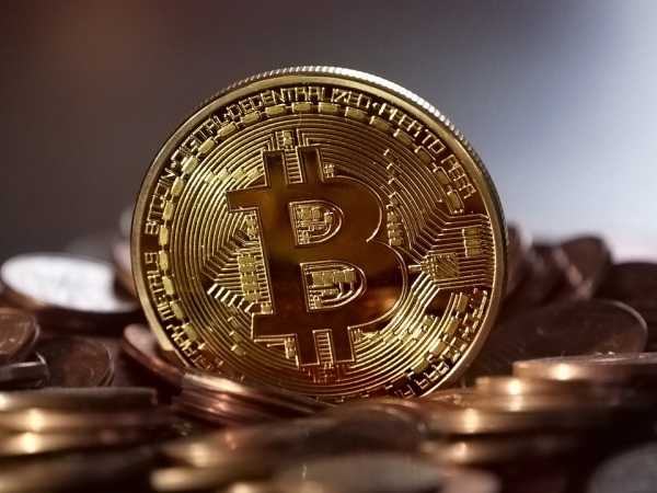 Bitcoin-ul şi monedele fiduciare nu sunt rivale