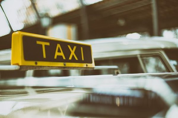 Taximetriştii din Bucureşti, sancţionaţi de poliţişti