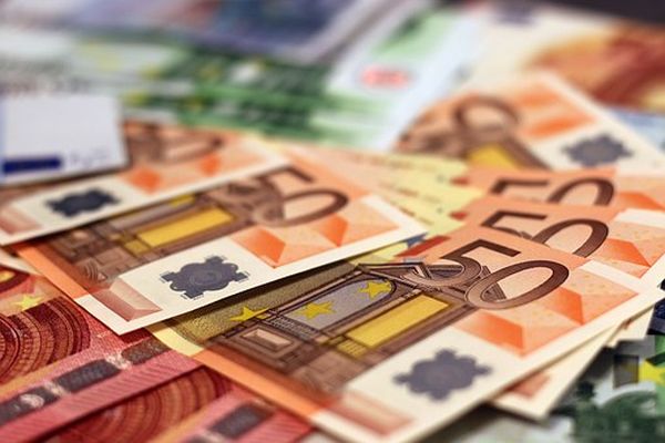 Euro a fost cotat la 4,6685 lei