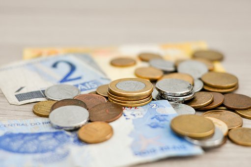 Salariul mediu net a scăzut cu 1,4% în august