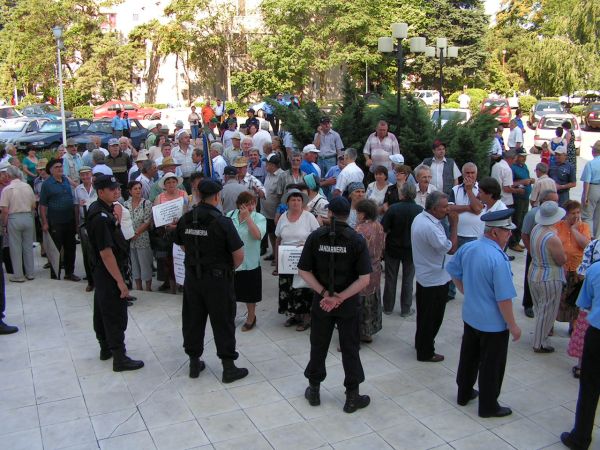 Protest al pensionarilor programat în Piaţa Victoriei