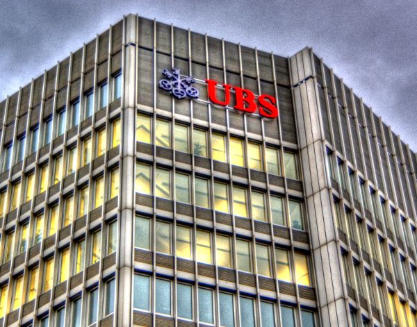 Procuratura franceză cere amendarea UBS pentru favorizarea evaziunii fiscale