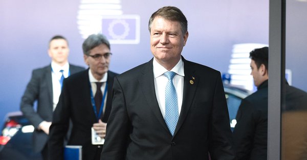 Iohannis sesizează CC privind modificarea legii pentru Avocatul Poporului