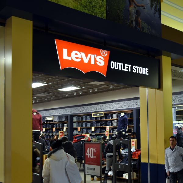 CNBC: "Levi Strauss" vrea să se listeze