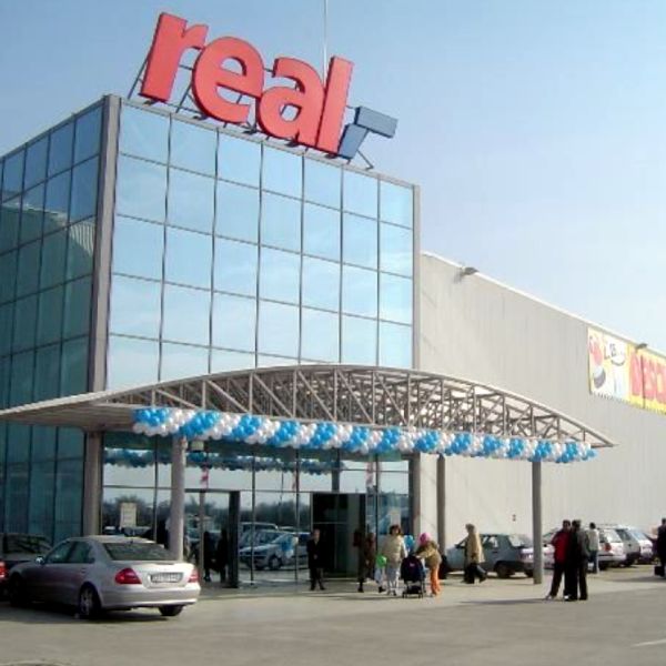 Un sindicat german ameninţă cu noi greve la hypermarketurile Real