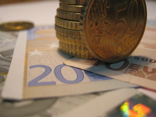 Euro a fost cotat la 4,6599 lei