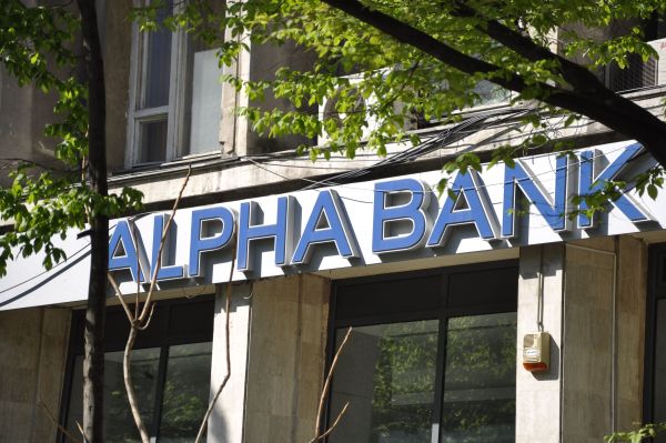 Alpha Bank pregăteşte lansarea primului program de obligaţiuni ipotecare de la noi