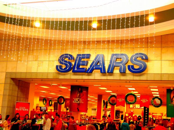 Preşedintele "Sears" lansează o ofertă de 4,6 miliarde dolari pentru retailerul falit