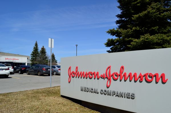 Johnson & Johnson răscumpără acţiuni de 5 miliarde de dolari