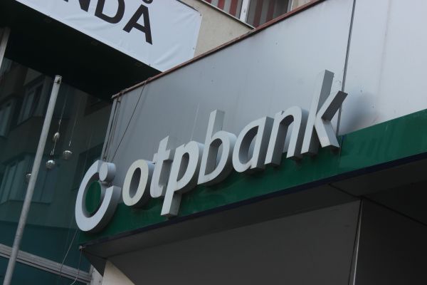 OTP Bank, sancţionată pentru tot portofoliul de credite cesionate în Olanda