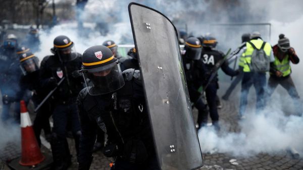 Noi proteste ale "vestelor galbene" în Franţa