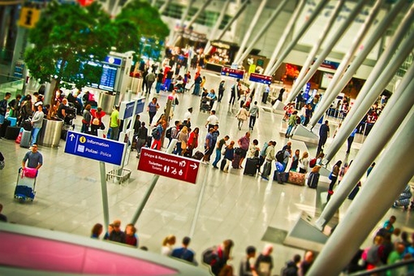 Greva din aeroporturi a perturbat 75 de zboruri