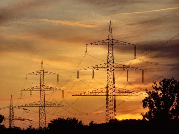 Taxa de 2% din cifra de afaceri îngenunchează distribuitorii de energie electrică