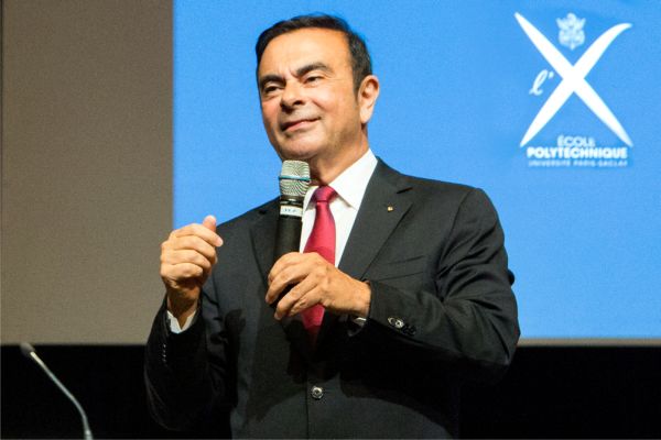 Carlos Ghosn a explicat că a solicitat Nissan să preia temporar contracte de schimb valutar, după criza din 2008-2009, care a determinat banca sa să îi ceară garanţii suplimentare.