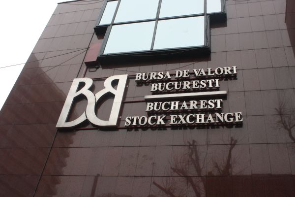 Sectorul bancar se scufundă la BVB