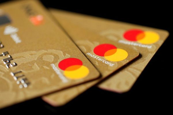 Mastercard, amendată cu 570 milioane euro de Comisia Europeană