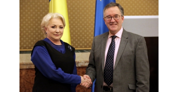 Viorica Dăncilă şi Andrew Noble (Sursa foto: Guvern.ro)