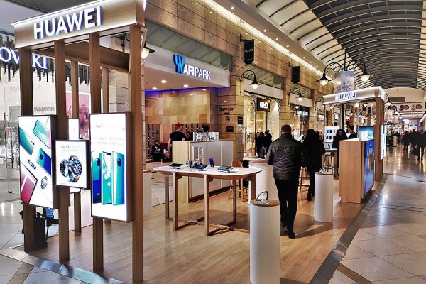 Huawei deschide primul Experience Shop în ţara noastră