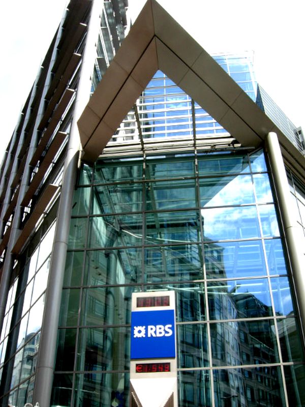 Laburiştii britanici susţin că vor opri privatizarea RBS