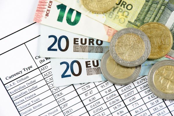 Euro a fost cotat la 4,7445 lei