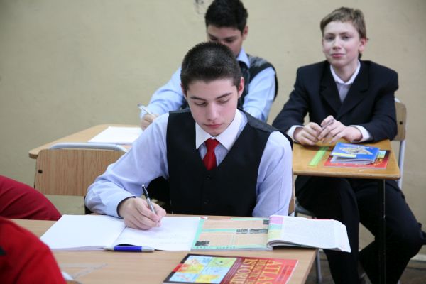 Evaluarea Naţională se "simulează" din clasa a VII-a