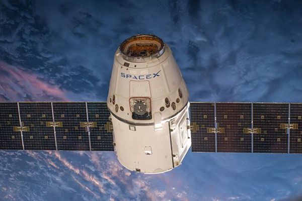 SpaceX testează lansarea unei capsule cu echipaj