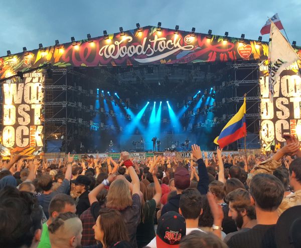 Legendarul festival Woodstock, împotmolit în probleme de logistică