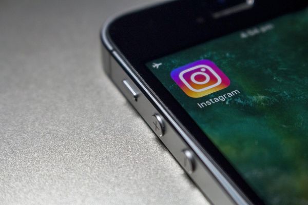 Instagram va adăuga o funcţie prin care utilizatorii vor face cumpărături prin fotografii