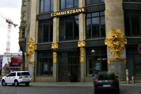 Commerzbank decide pe 9 aprilie în privinţa fuziunii cu Deutsche Bank