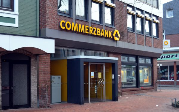 Surse: Grupul UniCredit, interesat de Commerzbank