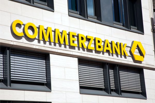 83% dintre angajaţii Commerzbank se opun fuziunii cu Deutsche Bank