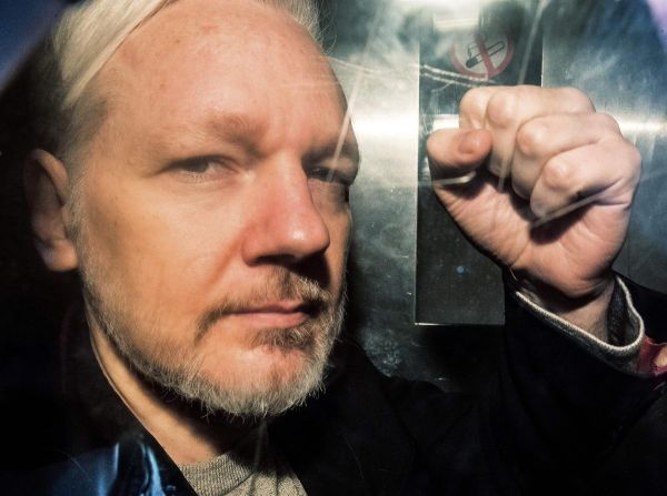 Julian Assange (Sursă foto: Twitter)